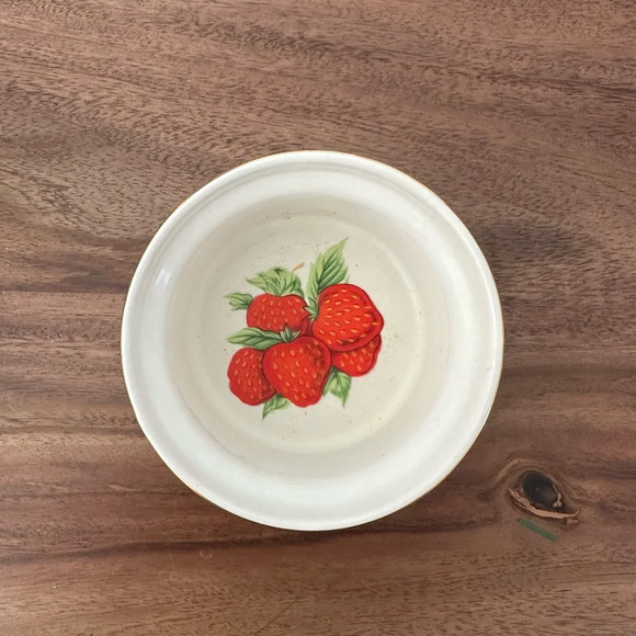 Vintage Strawberry tiny trinket bowl with gold rim - Picture 1 of 4